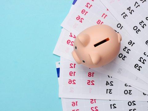 Calendar & Piggy Bank